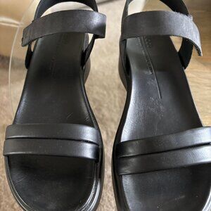 ECCO Flowt Wedge Size 9 Black